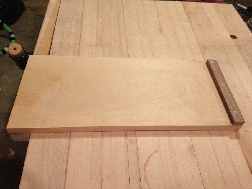 Low-profile bench hook